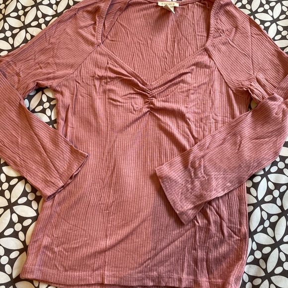 Crop top. Forever 21 - Picture 1 of 2